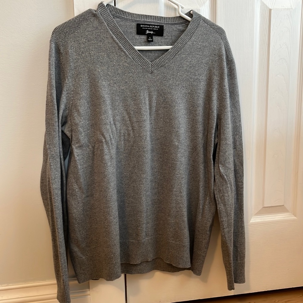 Banana Republic V Neck Italian Merino sweater size L